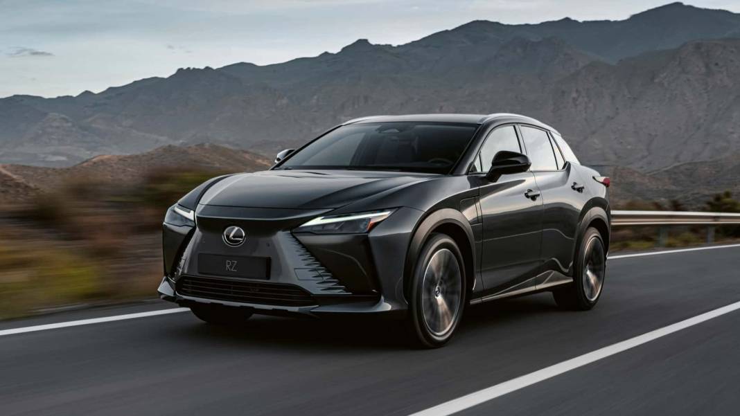 Lexus'tan Resmi Açıklama Geldi: RZ 450e Türkiye'de 3 Milyon 950 Bin Liraya Satılacak. İşte O Otomobilin Muhteşem Fotoğrafları 2